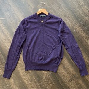Purple v-neck Brookstech merino sweater, S
